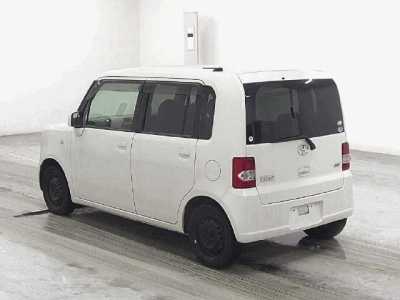 TOYOTA PIXIS SPACE