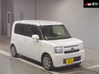 TOYOTA PIXIS SPACE