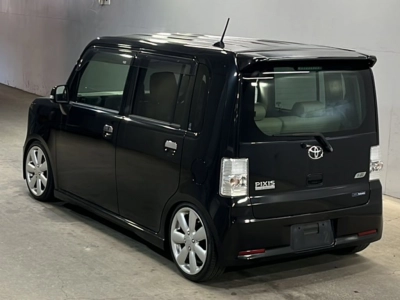 TOYOTA PIXIS SPACE