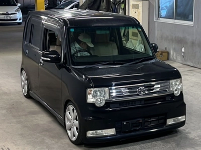 TOYOTA PIXIS SPACE