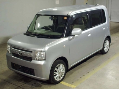 TOYOTA PIXIS SPACE