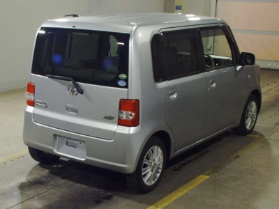 TOYOTA PIXIS SPACE