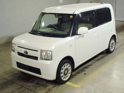 TOYOTA PIXIS SPACE