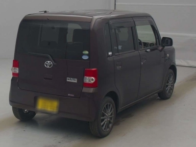 TOYOTA PIXIS SPACE