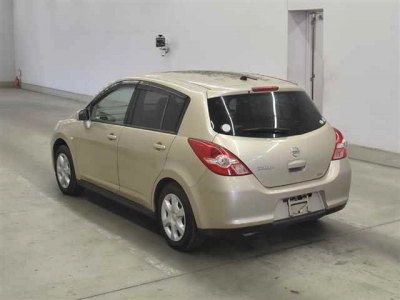 NISSAN TIIDA