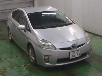 TOYOTA PRIUS