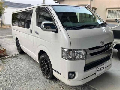 TOYOTA HIACE VAN