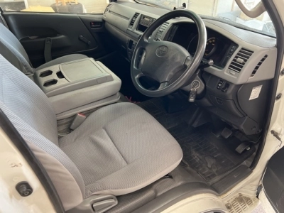 TOYOTA HIACE
