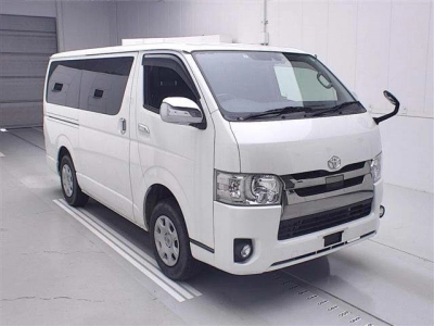 TOYOTA REGIUS ACE
