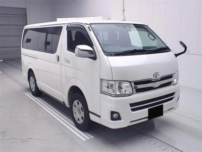 TOYOTA REGIUS ACE
