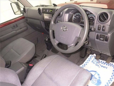 TOYOTA LAND CRUISER 70