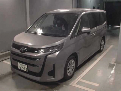 TOYOTA NOAH