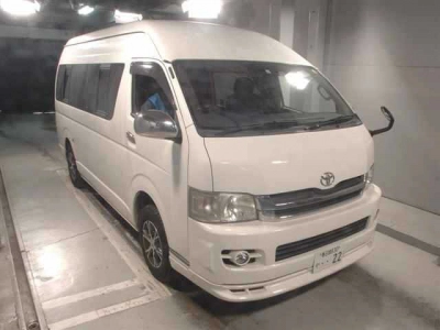 TOYOTA HIACE VAN