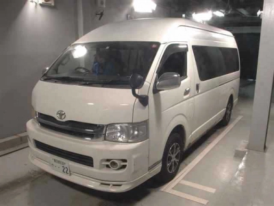 TOYOTA HIACE VAN