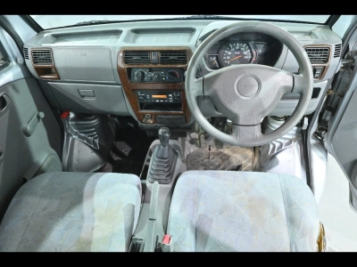 NISSAN CLIPPER VAN