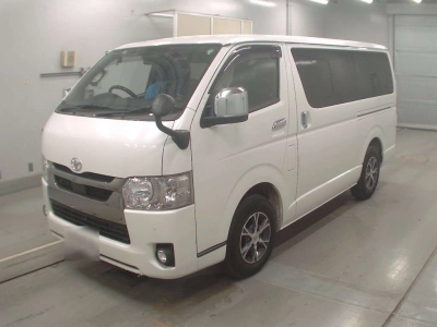 TOYOTA HIACE VAN