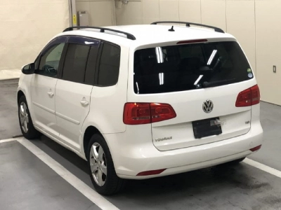 VOLKSWAGEN GOLF TOURAN