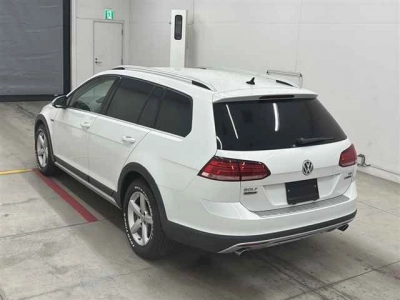VOLKSWAGEN GOLF ALLTRACK