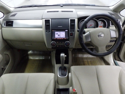 NISSAN TIIDA
