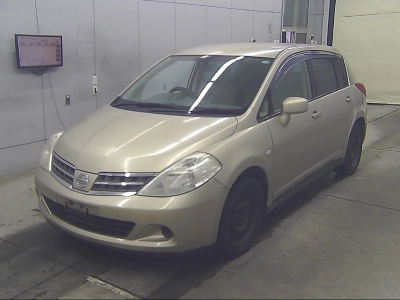 NISSAN TIIDA