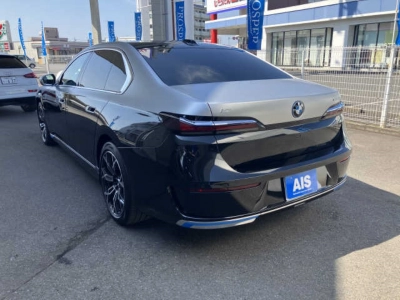 BMW I7