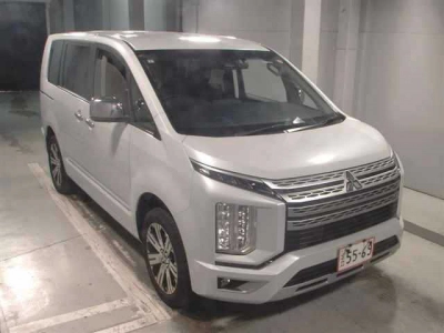 MITSUBISHI DELICA D:5