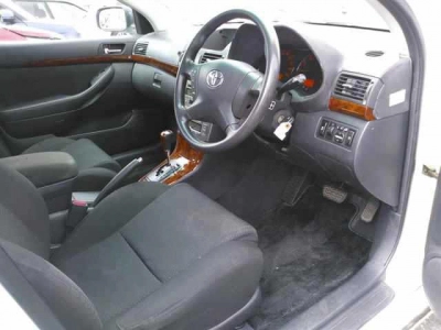 TOYOTA AVENSIS SEDAN