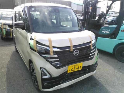 NISSAN ROOX