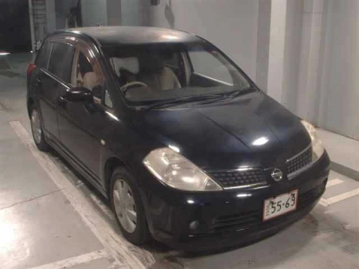 NISSAN TIIDA