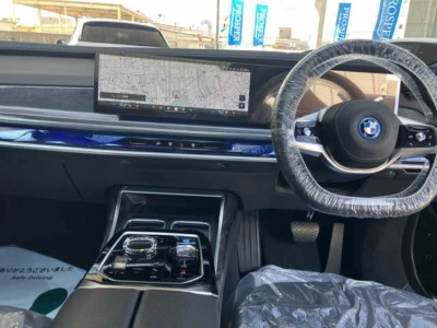 BMW I7