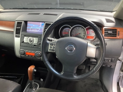 NISSAN TIIDA