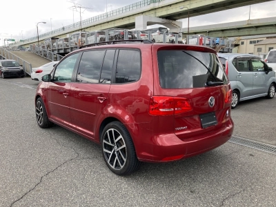 VOLKSWAGEN GOLF TOURAN