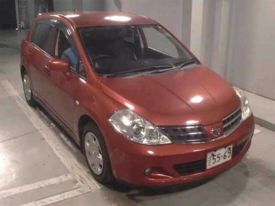 NISSAN TIIDA
