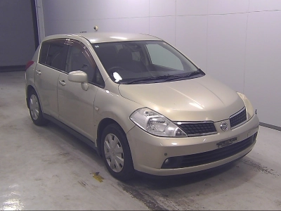 NISSAN TIIDA