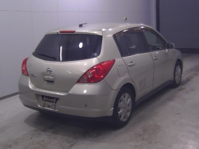 NISSAN TIIDA