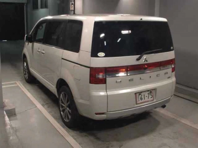 MITSUBISHI DELICA D:5