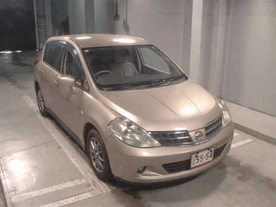 NISSAN TIIDA