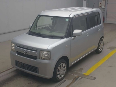 TOYOTA PIXIS SPACE