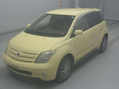 TOYOTA IST