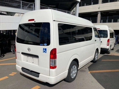 TOYOTA REGIUS VAN