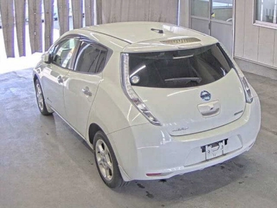 NISSAN LEAF