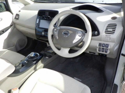 NISSAN LEAF
