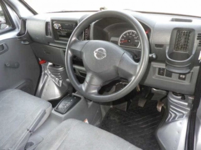 NISSAN CLIPPER VAN