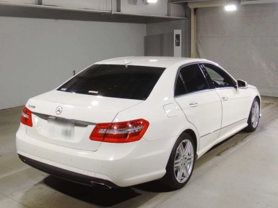 MERCEDES BENZ E CLASS