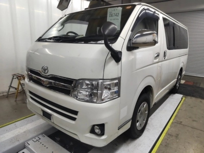TOYOTA HIACE