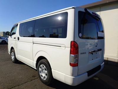 TOYOTA HIACE