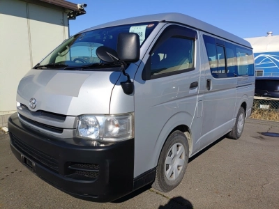 TOYOTA HIACE