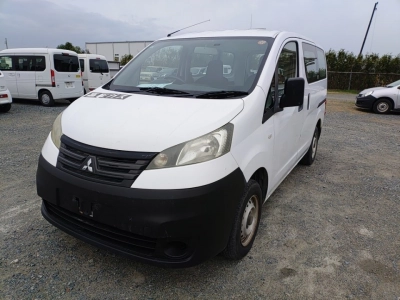 MITSUBISHI DELICA WAGON