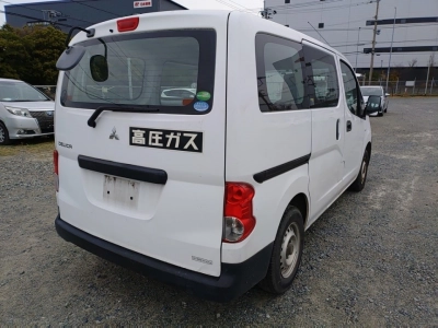 MITSUBISHI DELICA WAGON