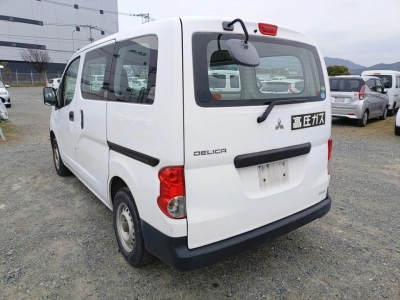 MITSUBISHI DELICA WAGON
